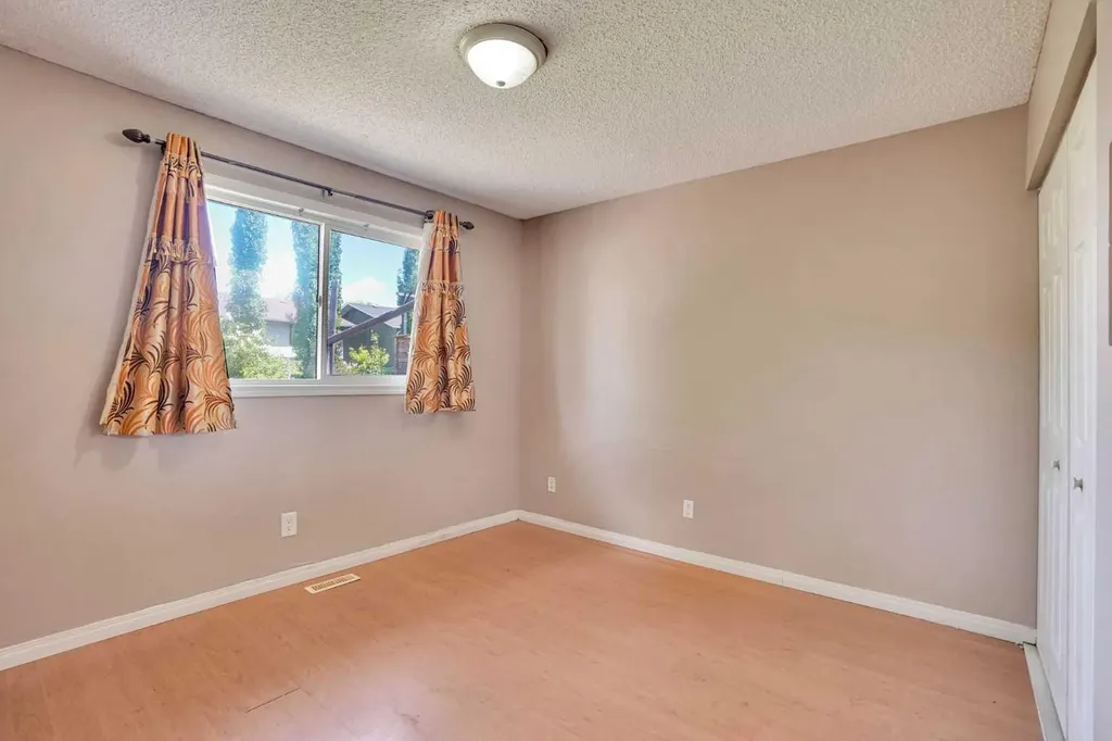56 Fallingworth Bay NE Calgary AB T3J 1G3