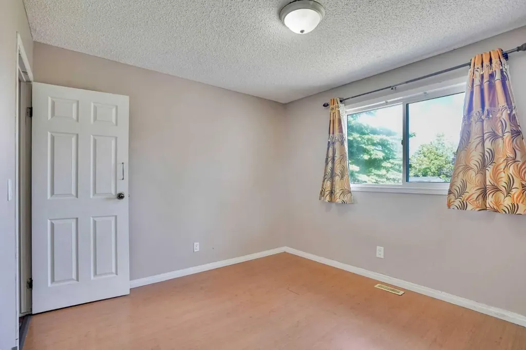 56 Fallingworth Bay NE Calgary AB T3J 1G3