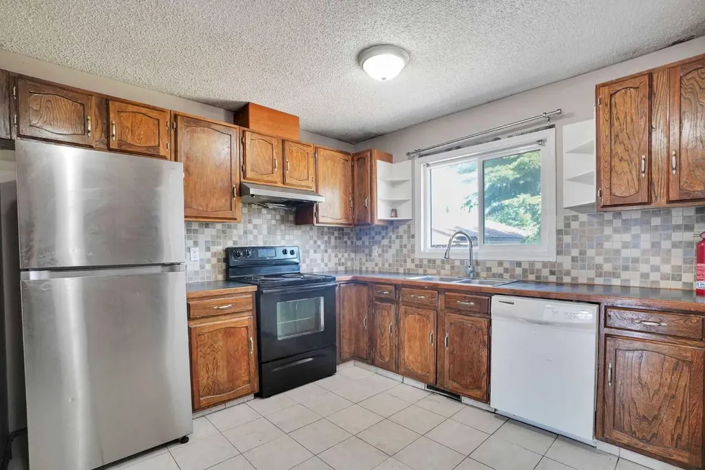 56 Fallingworth Bay NE Calgary AB T3J 1G3