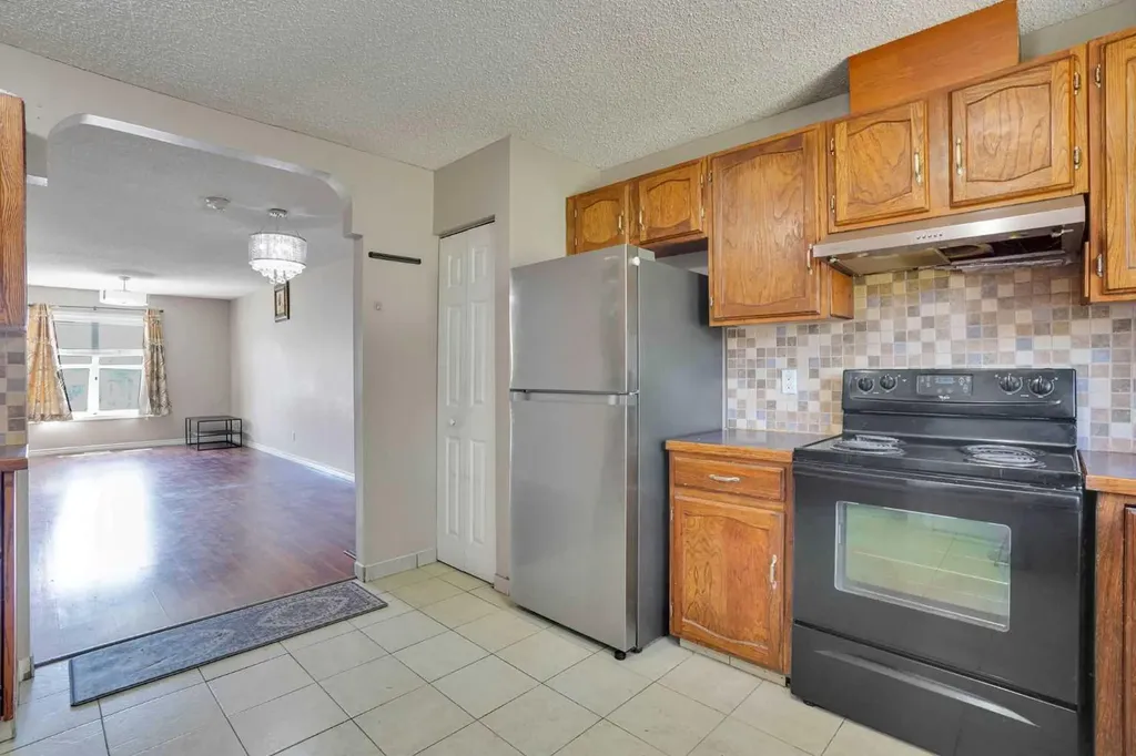 56 Fallingworth Bay NE Calgary AB T3J 1G3