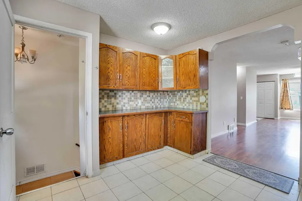 56 Fallingworth Bay NE Calgary AB T3J 1G3