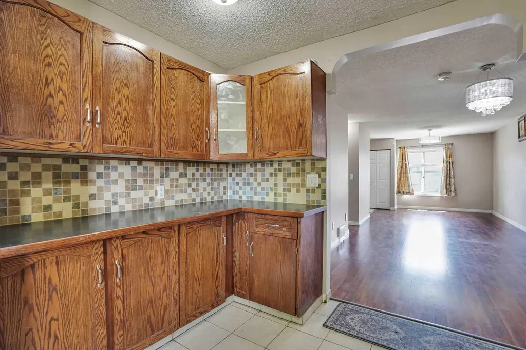 56 Fallingworth Bay NE Calgary AB T3J 1G3