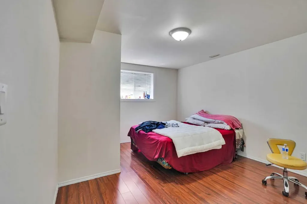 56 Fallingworth Bay NE Calgary AB T3J 1G3