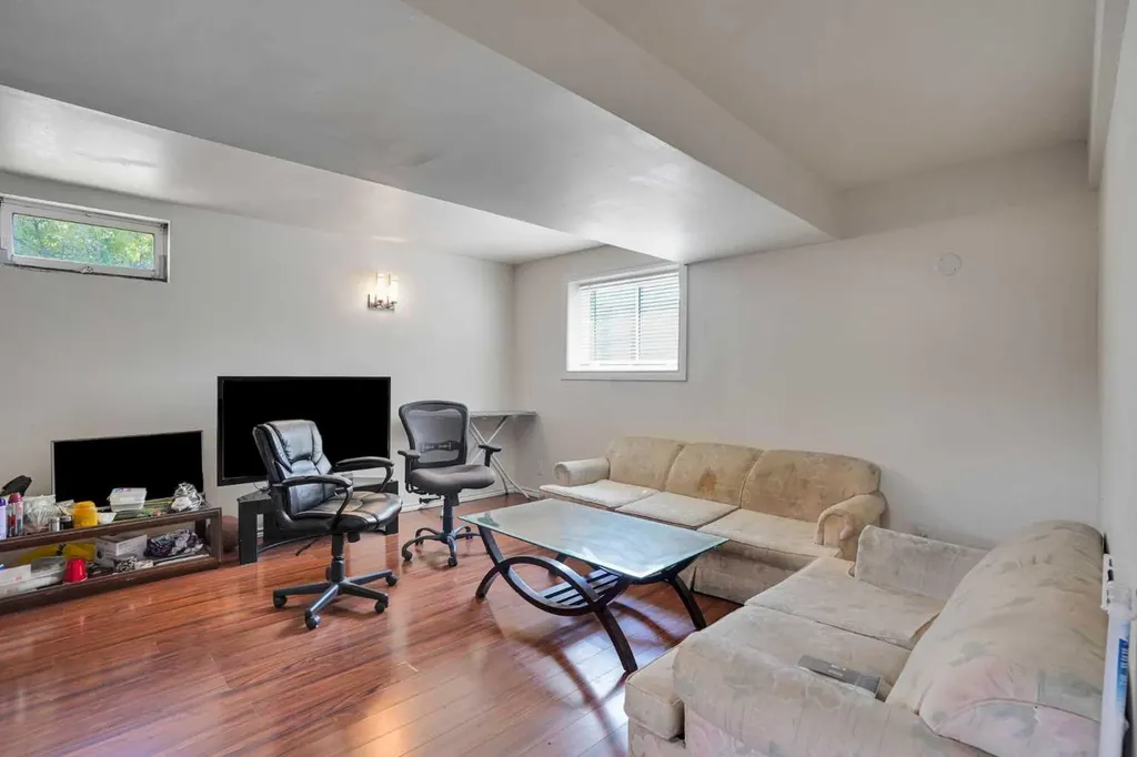 56 Fallingworth Bay NE Calgary AB T3J 1G3
