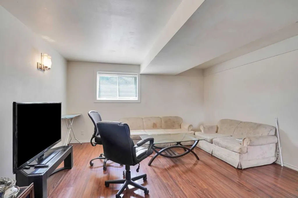 56 Fallingworth Bay NE Calgary AB T3J 1G3