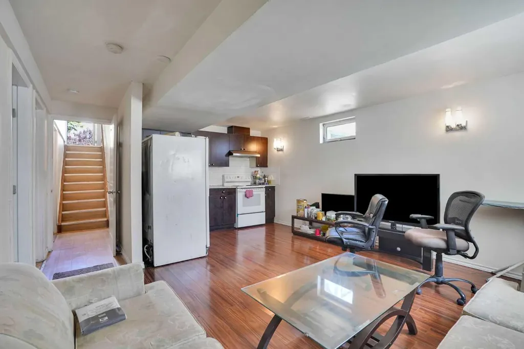 56 Fallingworth Bay NE Calgary AB T3J 1G3