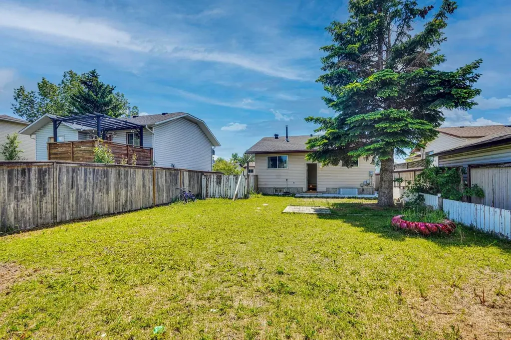 56 Fallingworth Bay NE Calgary AB T3J 1G3
