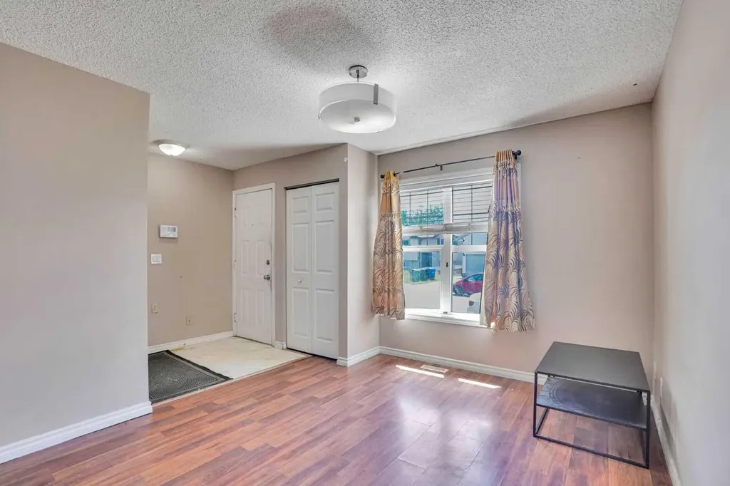 56 Fallingworth Bay NE Calgary AB T3J 1G3