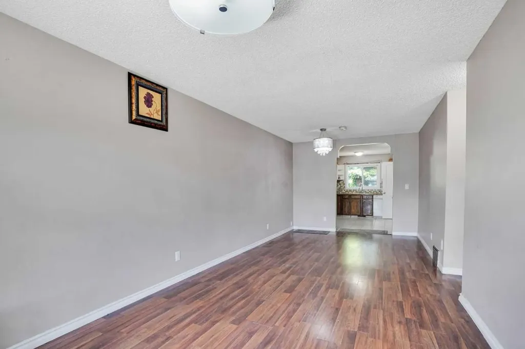 56 Fallingworth Bay NE Calgary AB T3J 1G3