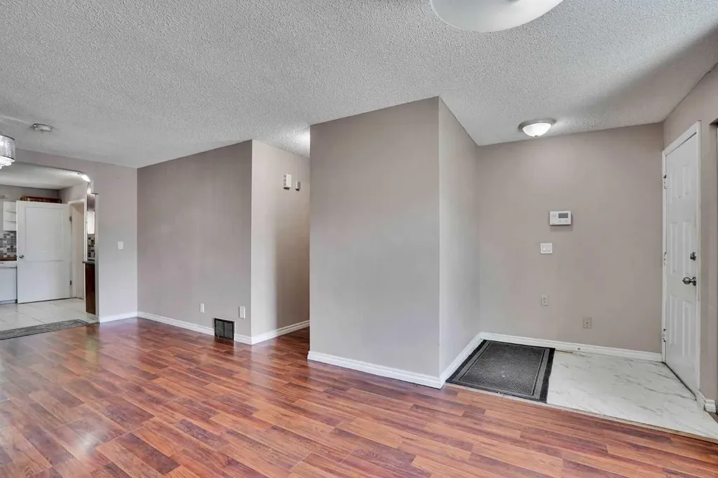 56 Fallingworth Bay NE Calgary AB T3J 1G3