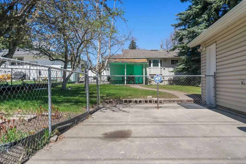 487 Arlington Drive SE Calgary AB T2H1S4