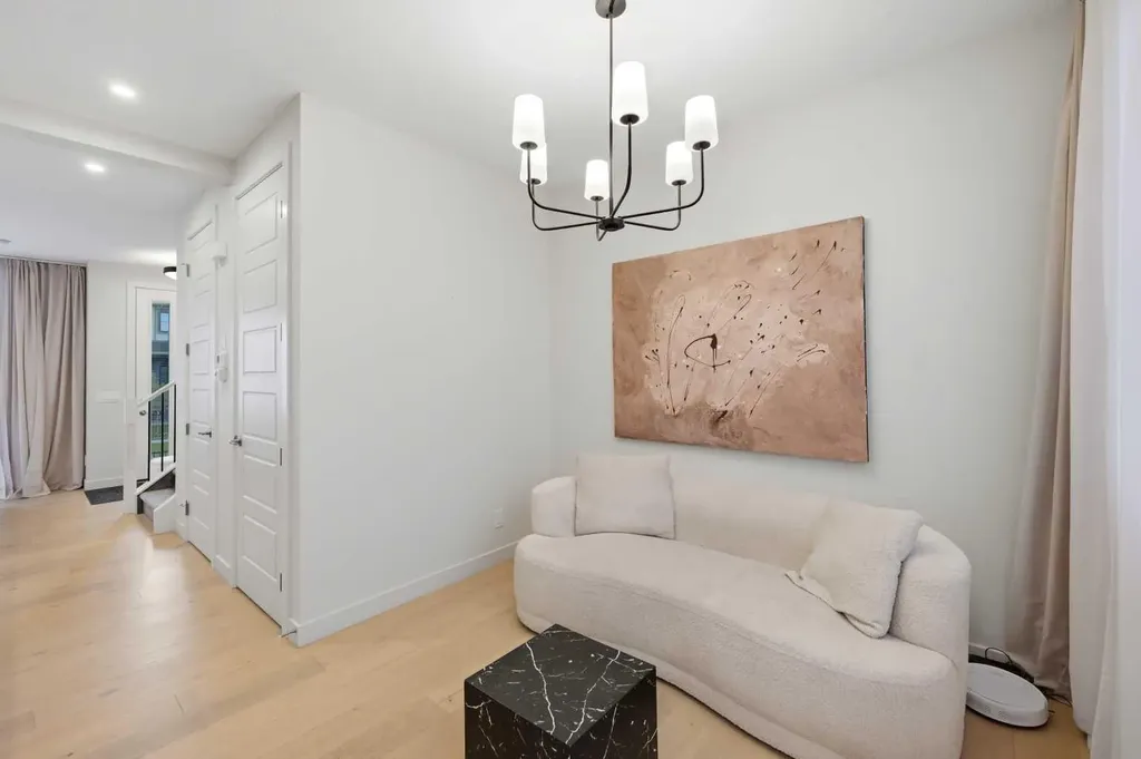 7 Lambeau Lane SE Airdrie AB T4A 3P4
