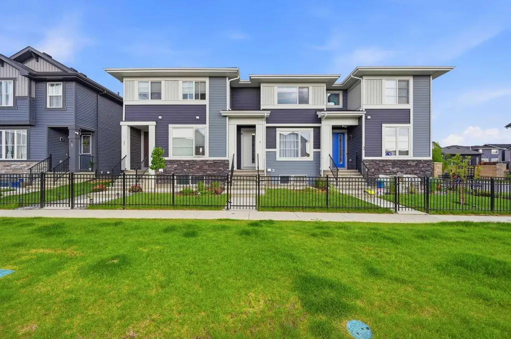 7 Lambeau Lane SE Airdrie AB T4A 3P4