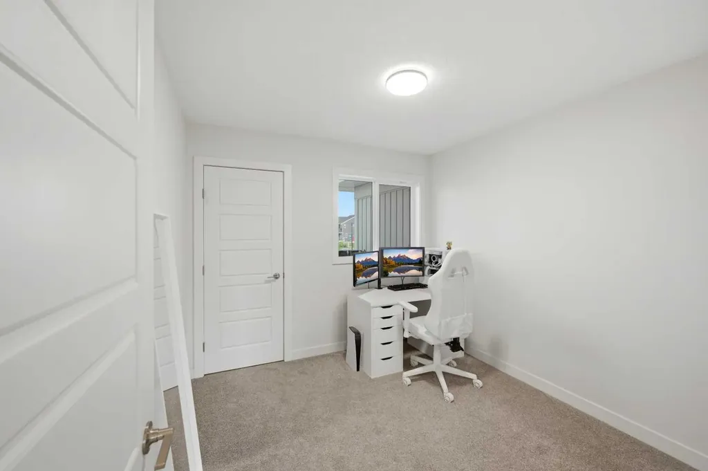 7 Lambeau Lane SE Airdrie AB T4A 3P4