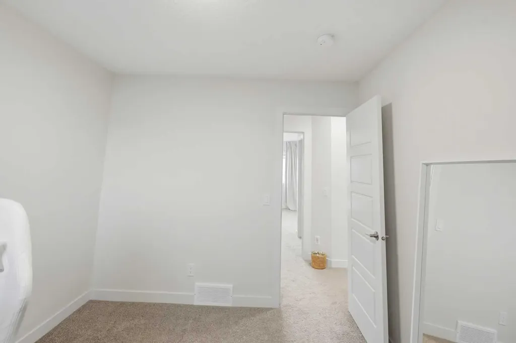 7 Lambeau Lane SE Airdrie AB T4A 3P4