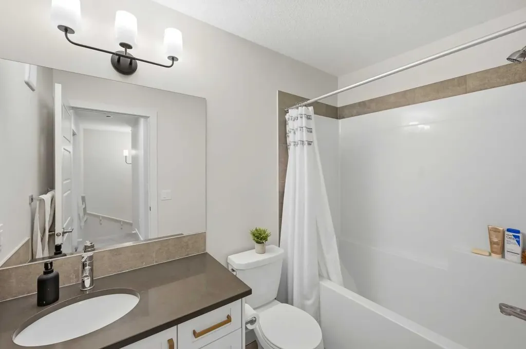 7 Lambeau Lane SE Airdrie AB T4A 3P4