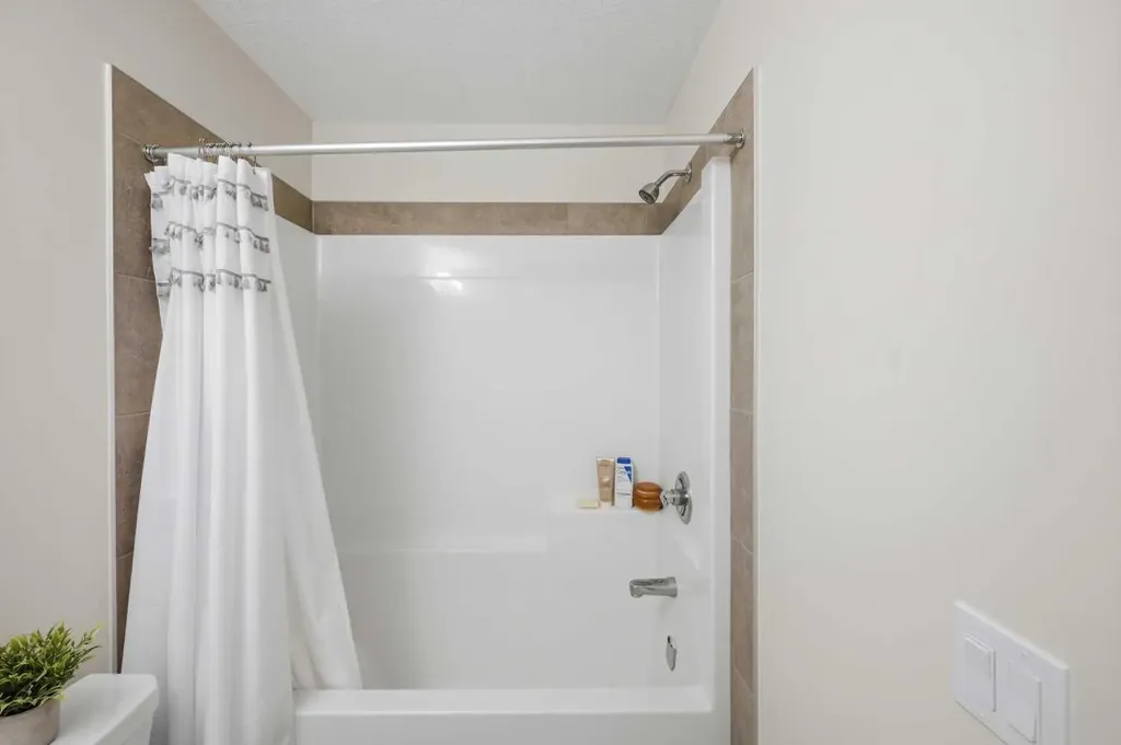 7 Lambeau Lane SE Airdrie AB T4A 3P4