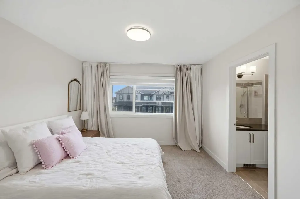 7 Lambeau Lane SE Airdrie AB T4A 3P4