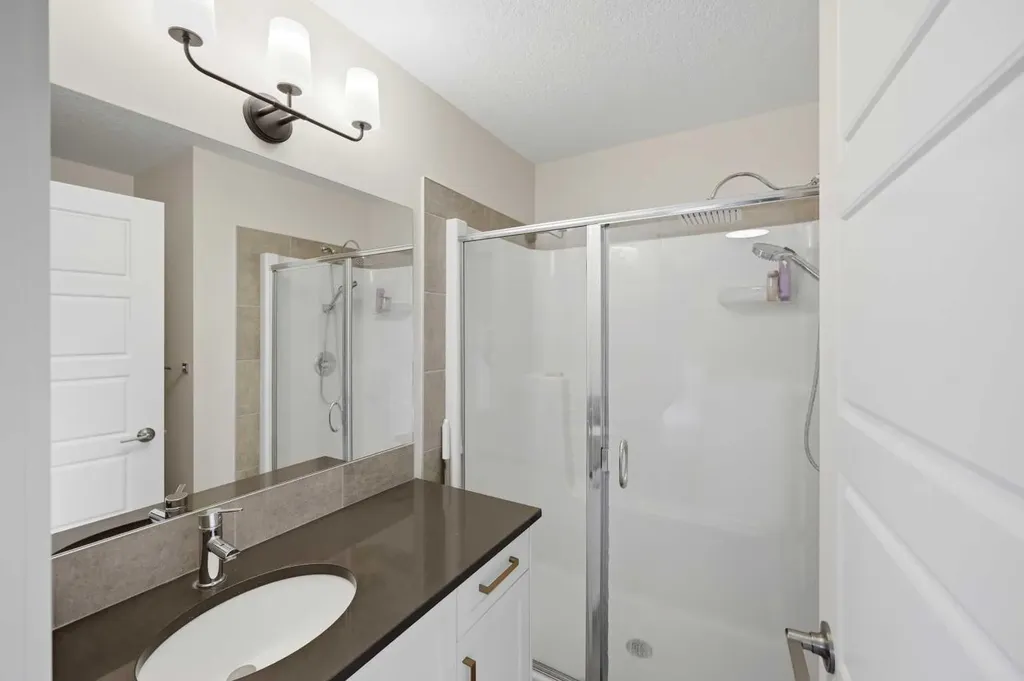 7 Lambeau Lane SE Airdrie AB T4A 3P4