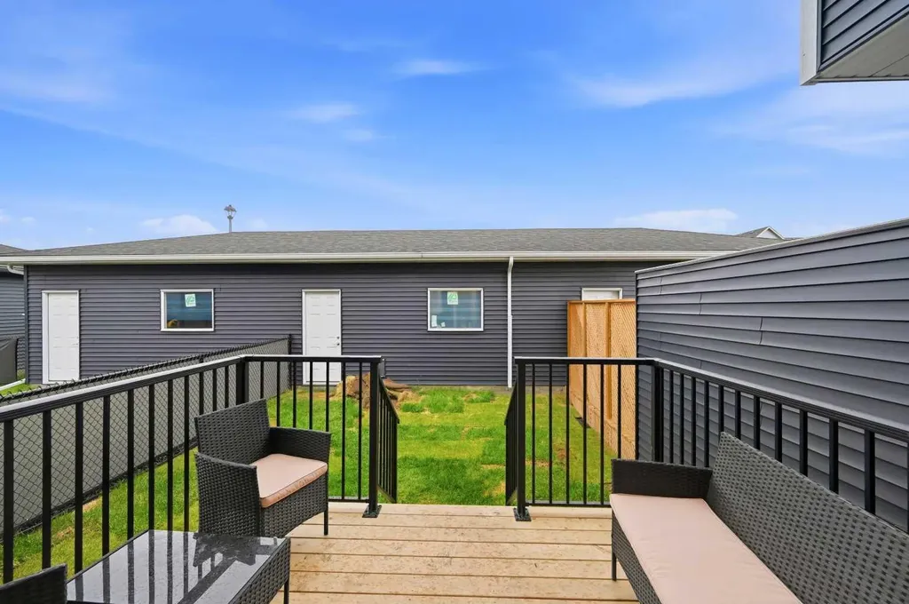 7 Lambeau Lane SE Airdrie AB T4A 3P4