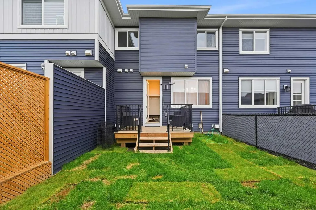 7 Lambeau Lane SE Airdrie AB T4A 3P4