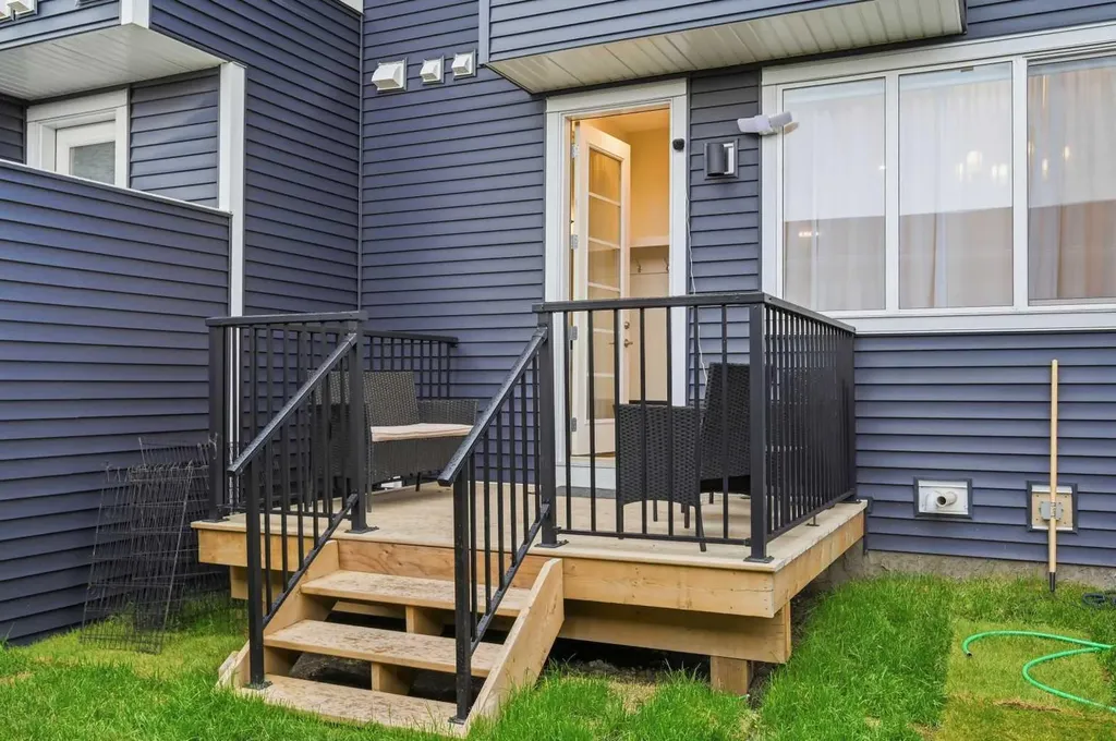 7 Lambeau Lane SE Airdrie AB T4A 3P4
