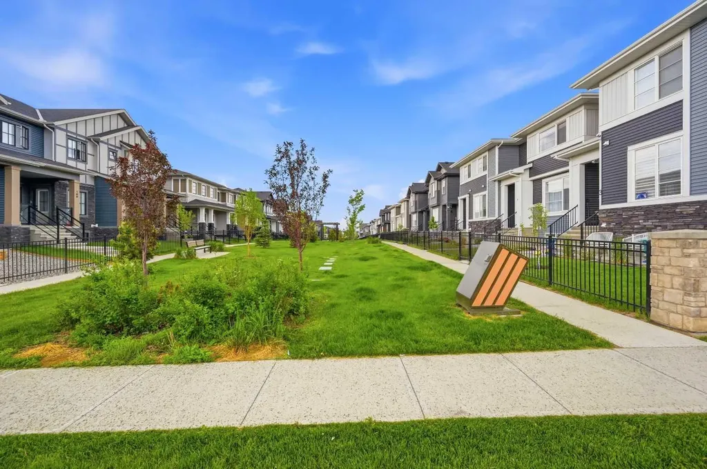 7 Lambeau Lane SE Airdrie AB T4A 3P4