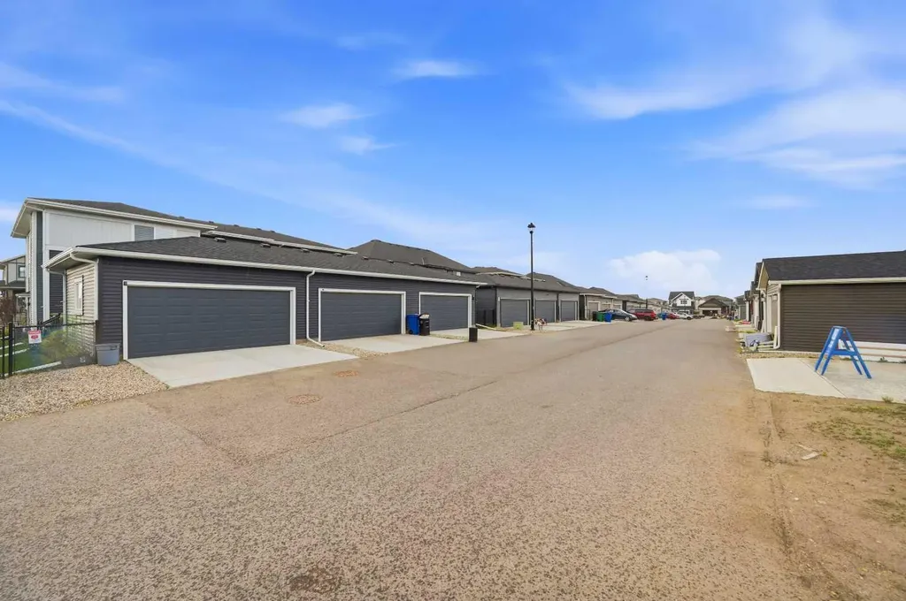 7 Lambeau Lane SE Airdrie AB T4A 3P4