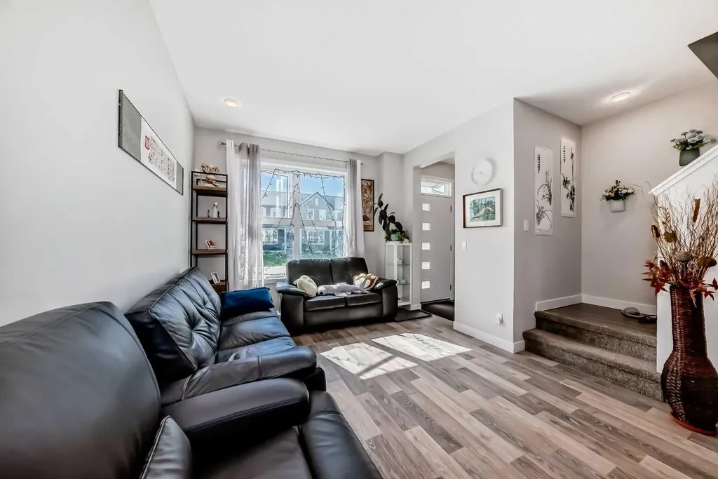 16 Carringvue Way NW Calgary AB T3P 1K8