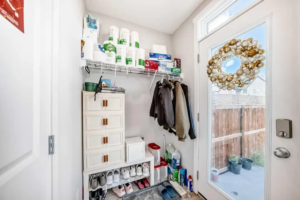 16 Carringvue Way NW Calgary AB T3P 1K8