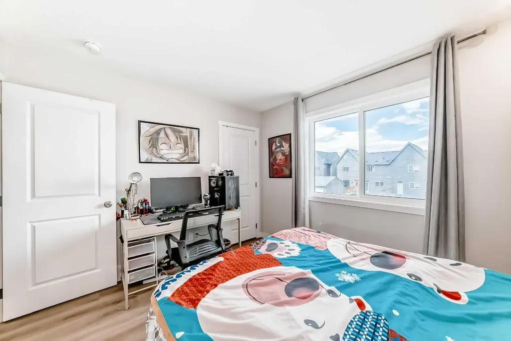 16 Carringvue Way NW Calgary AB T3P 1K8
