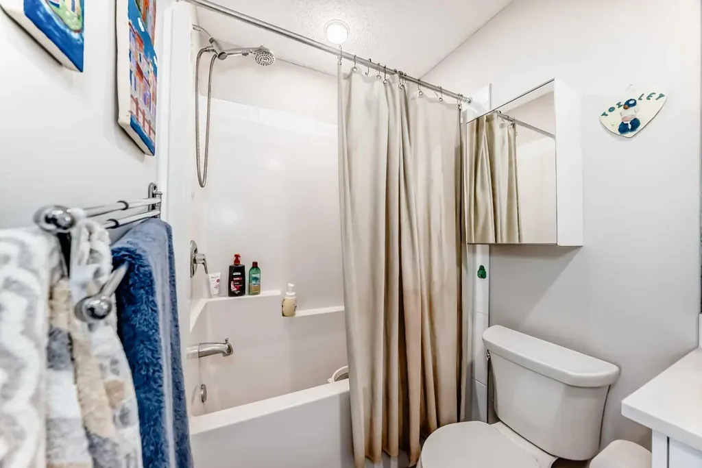 16 Carringvue Way NW Calgary AB T3P 1K8