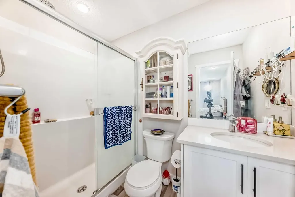 16 Carringvue Way NW Calgary AB T3P 1K8