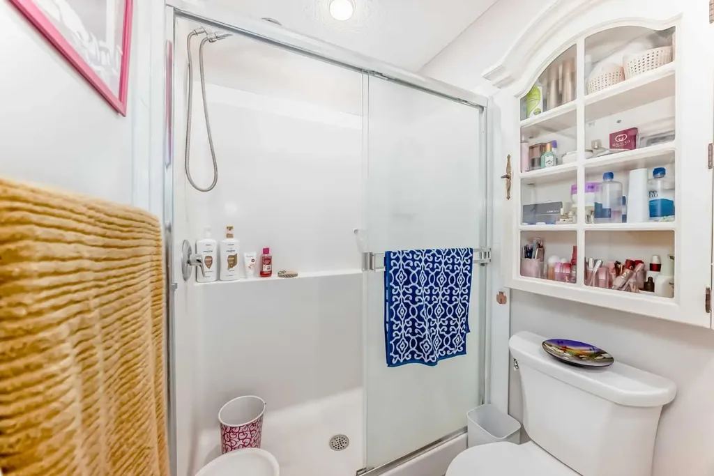 16 Carringvue Way NW Calgary AB T3P 1K8