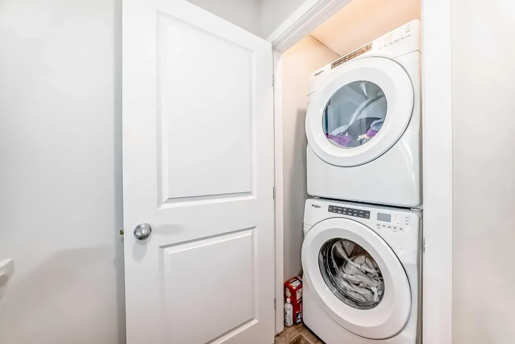 16 Carringvue Way NW Calgary AB T3P 1K8