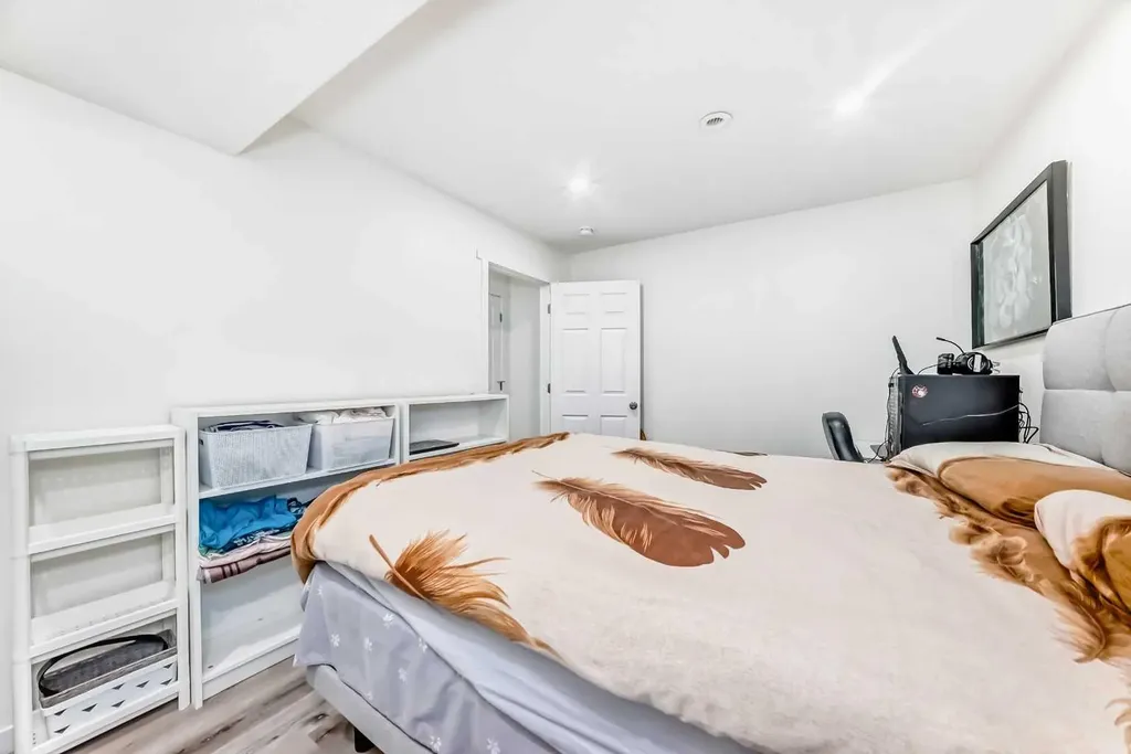16 Carringvue Way NW Calgary AB T3P 1K8