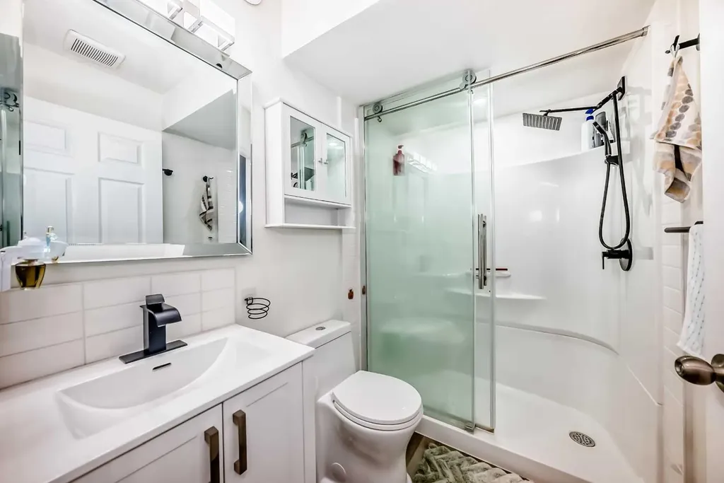 16 Carringvue Way NW Calgary AB T3P 1K8