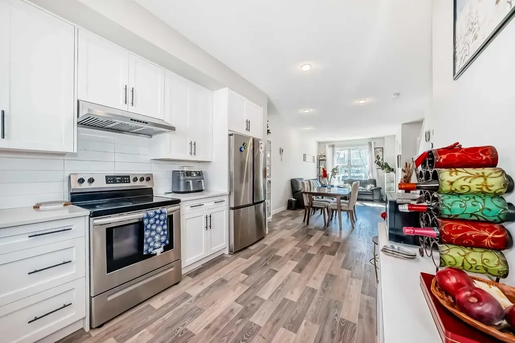 16 Carringvue Way NW Calgary AB T3P 1K8
