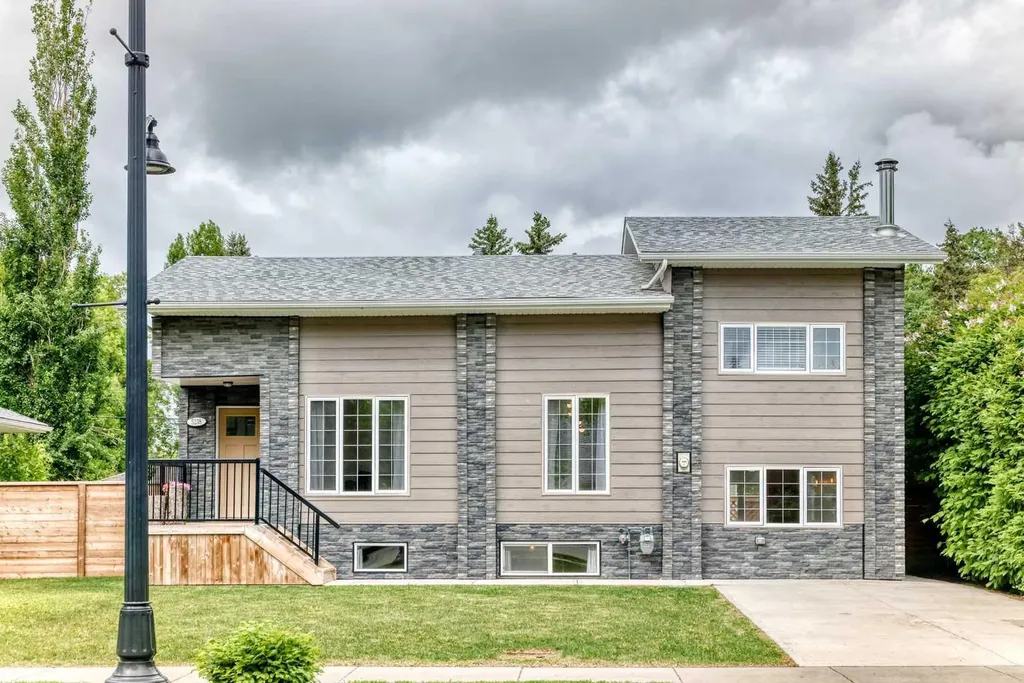 5238 52 Street Lacombe AB T4L 1B8