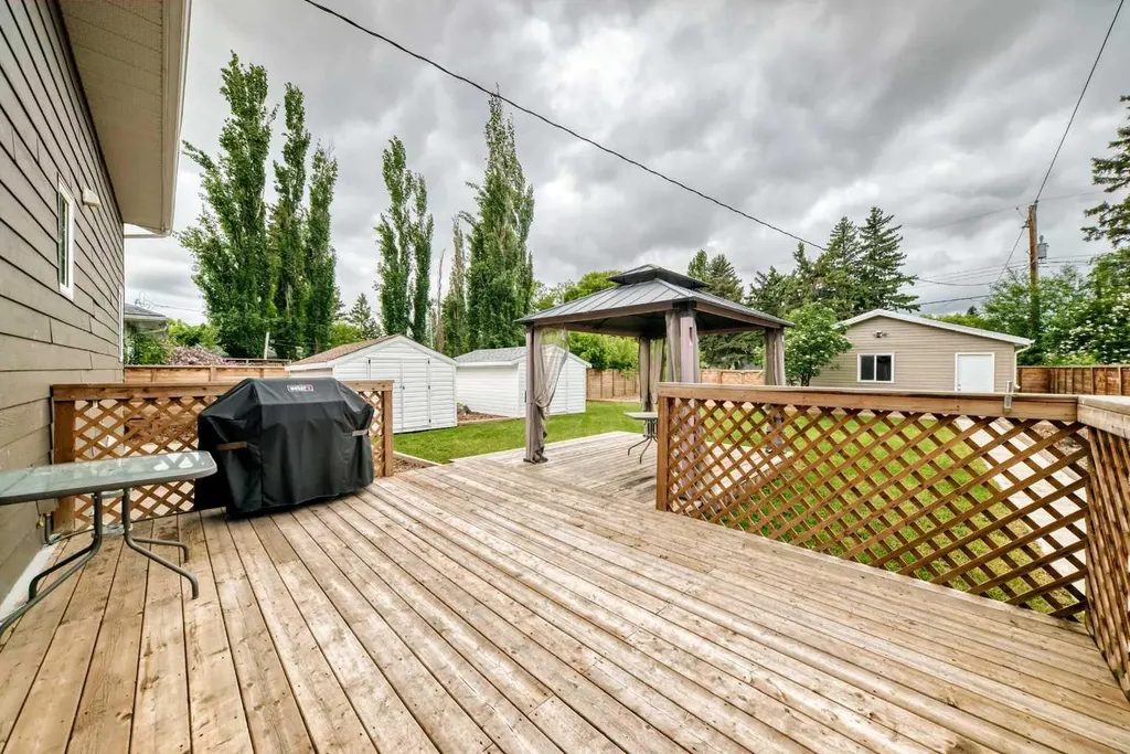 5238 52 Street Lacombe AB T4L 1B8