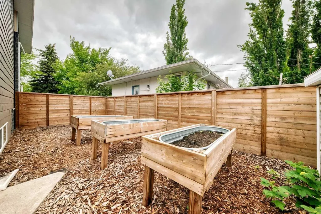 5238 52 Street Lacombe AB T4L 1B8