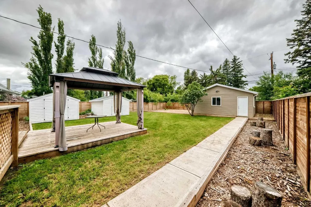 5238 52 Street Lacombe AB T4L 1B8