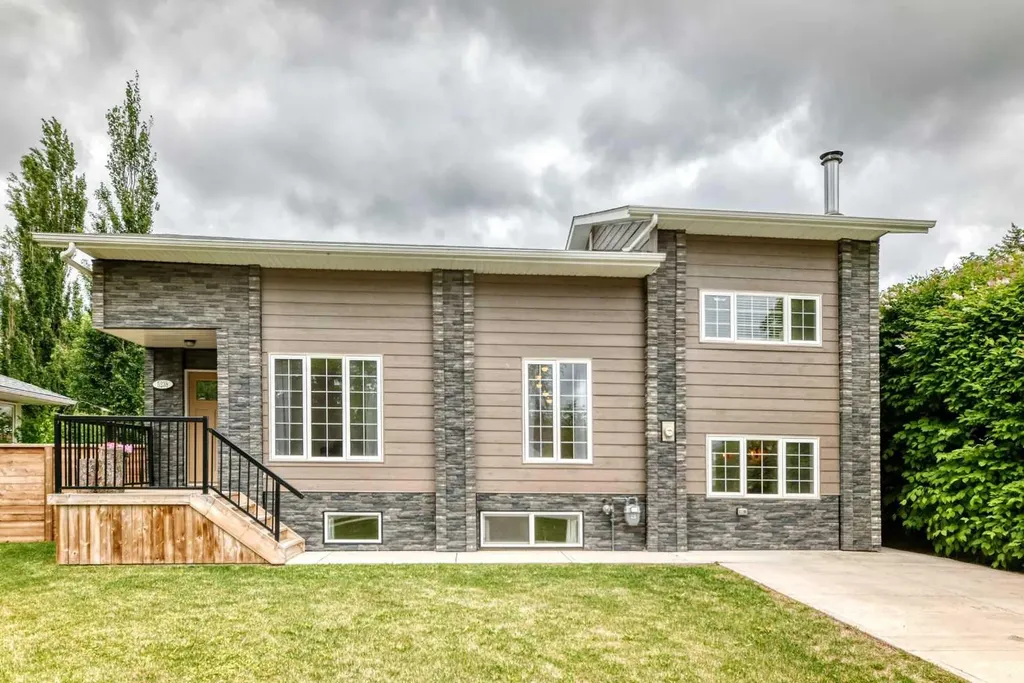 5238 52 Street Lacombe AB T4L 1B8