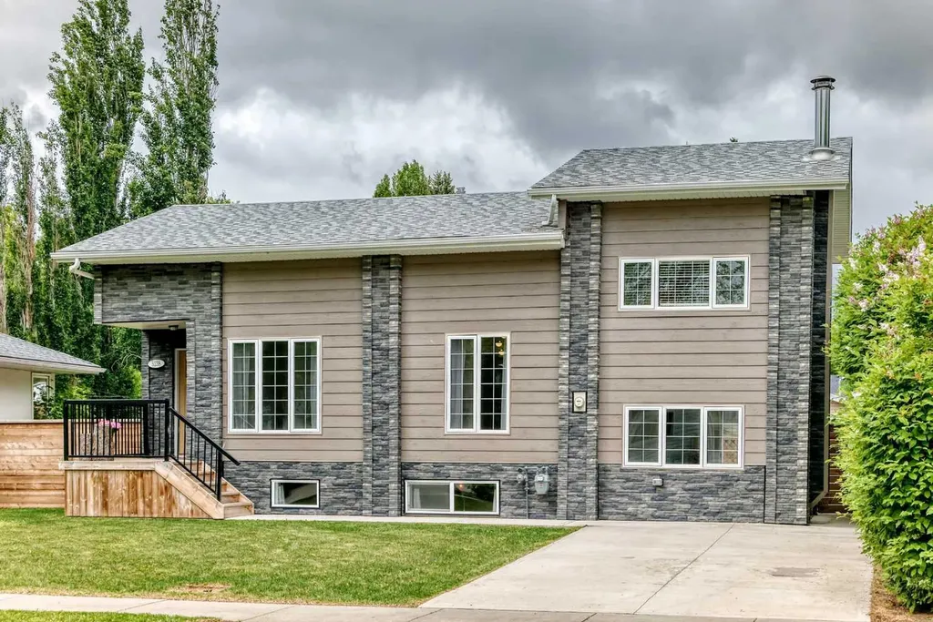 5238 52 Street Lacombe AB T4L 1B8
