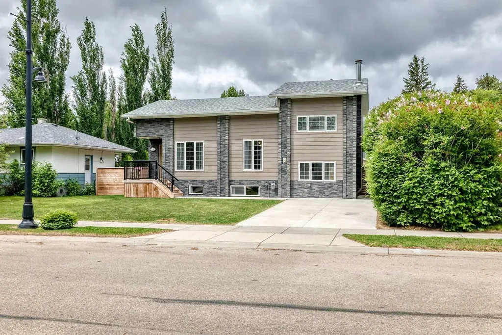 5238 52 Street Lacombe AB T4L 1B8