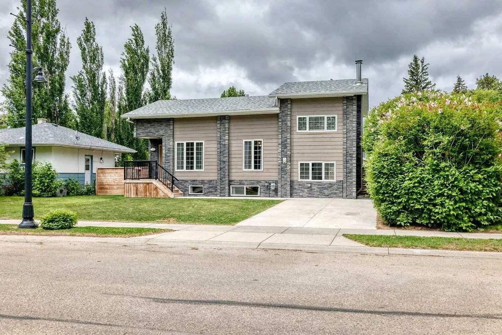 5238 52 Street Lacombe AB T4L 1B8
