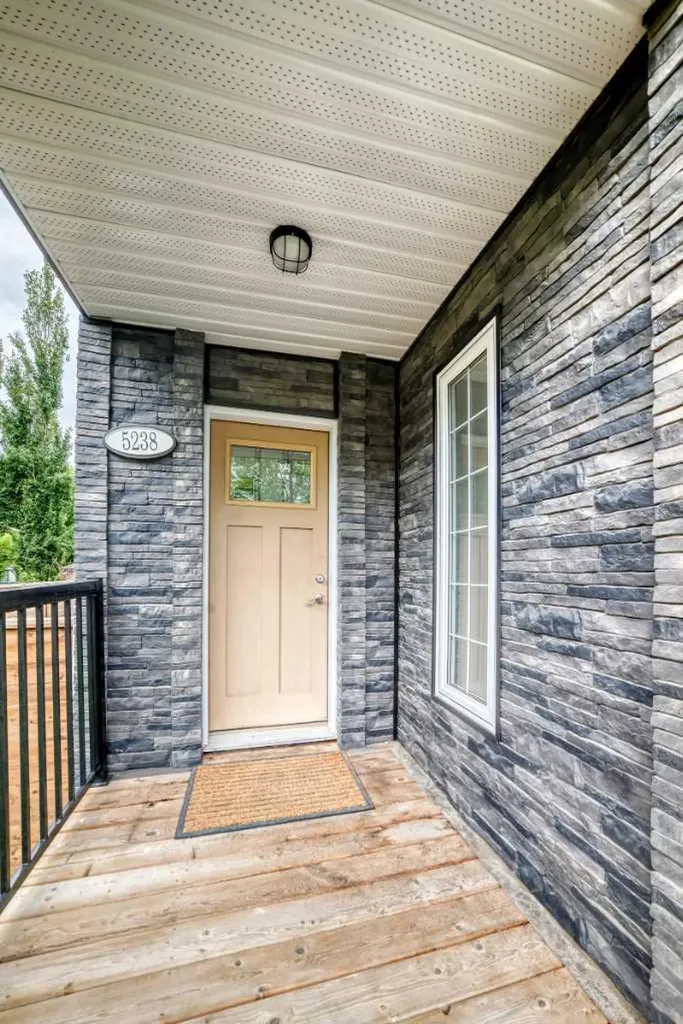 5238 52 Street Lacombe AB T4L 1B8