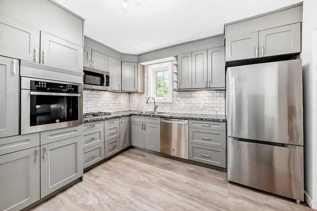 5238 52 Street Lacombe AB T4L 1B8
