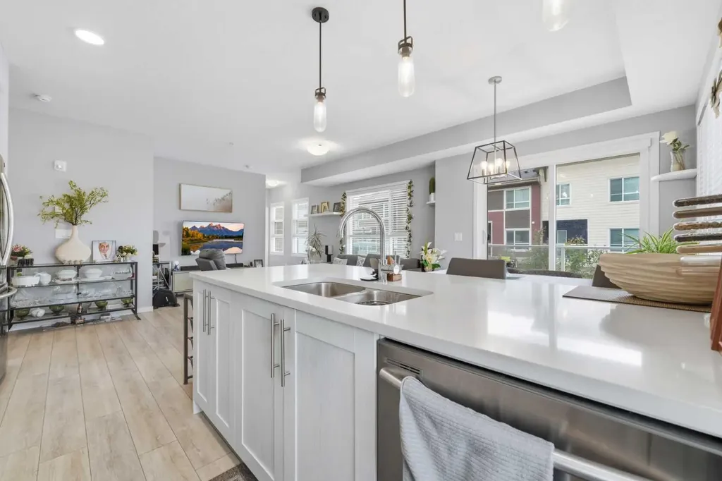 370 Harvest Hills Common NE Calgary AB T3K 2M8