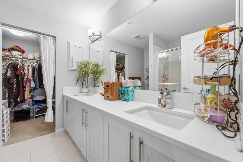 370 Harvest Hills Common NE Calgary AB T3K 2M8